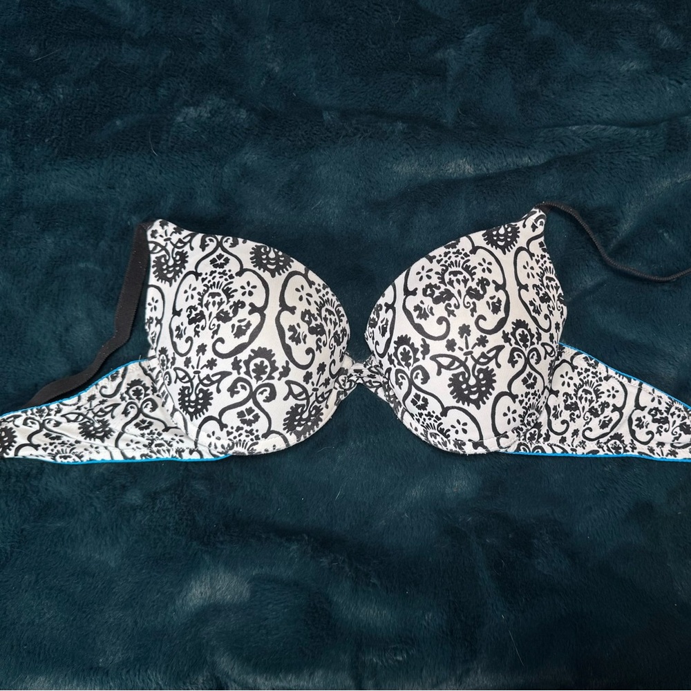 *PINK* White/Black Design Bra / 34C